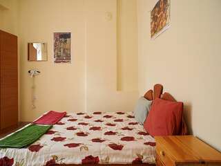 Гостевой дом Hipster Guest Rooms Пловдив Двухместный номер с 1 кроватью и общей ванной комнатой-2