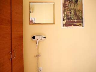 Гостевой дом Hipster Guest Rooms Пловдив Двухместный номер с 1 кроватью и общей ванной комнатой-17
