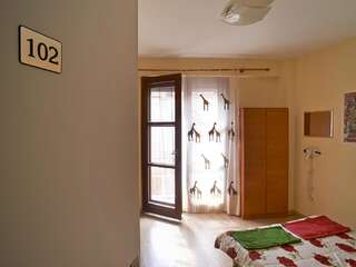 Гостевой дом Hipster Guest Rooms Пловдив Двухместный номер с 1 кроватью и общей ванной комнатой-18