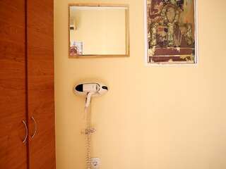 Гостевой дом Hipster Guest Rooms Пловдив Двухместный номер с 1 кроватью и общей ванной комнатой-8
