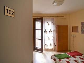 Гостевой дом Hipster Guest Rooms Пловдив Двухместный номер с 1 кроватью и общей ванной комнатой-9